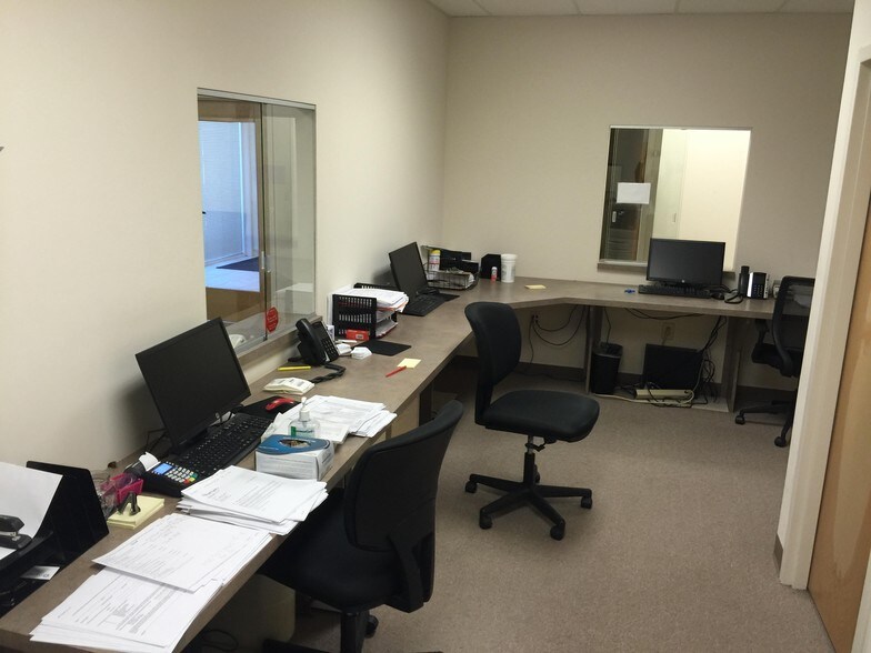 More Photos Of 204 Grove Ave, Thorofare Bank For Lease