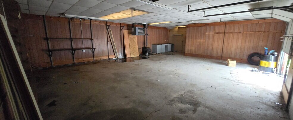 More Photos Of 35543 US-45, Lake Villa Flex For Sale