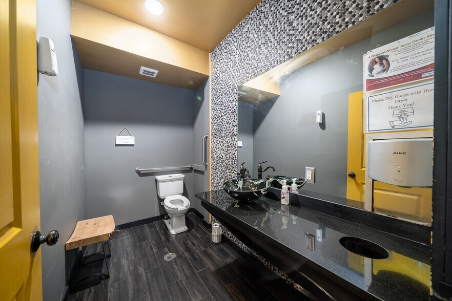 More Photos Of 990 Broadway, Bayonne Restaurant For Sale