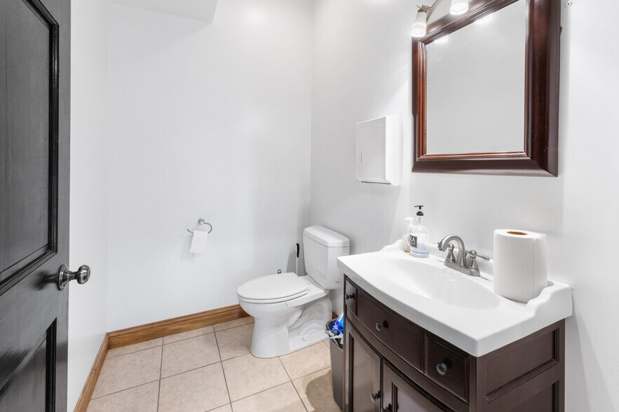 More Photos Of 311 17th St, Ashland Loft Creative Space For Sale