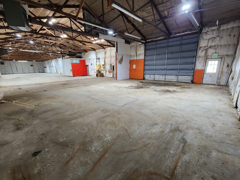 More Photos Of 4400 S Sioux St, Terre Haute Warehouse For Lease