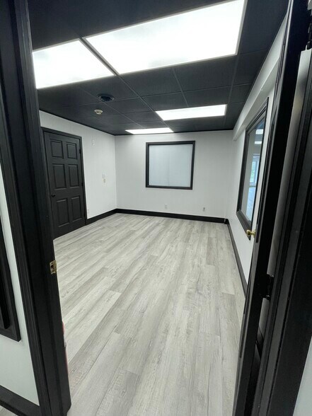 More Photos Of 3145 S Madison Ave, Indianapolis Office For Lease