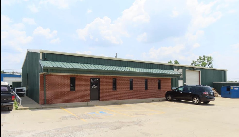 Primary Photo Of 2912 N Shields Blvd, Moore Manufacturing For Lease