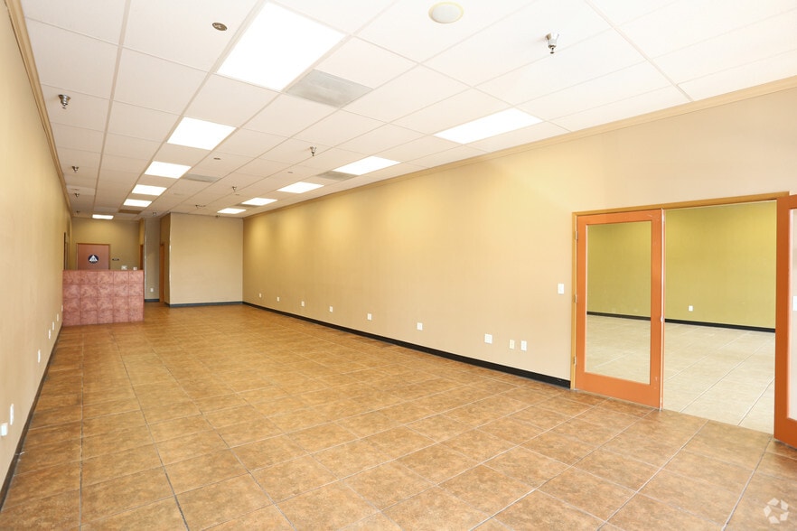 More Photos Of 9433-9447 N Fort Washington Rd, Fresno Unknown For Lease
