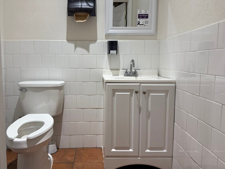 More Photos Of 5402 S Zarzamora St, San Antonio Restaurant For Sale