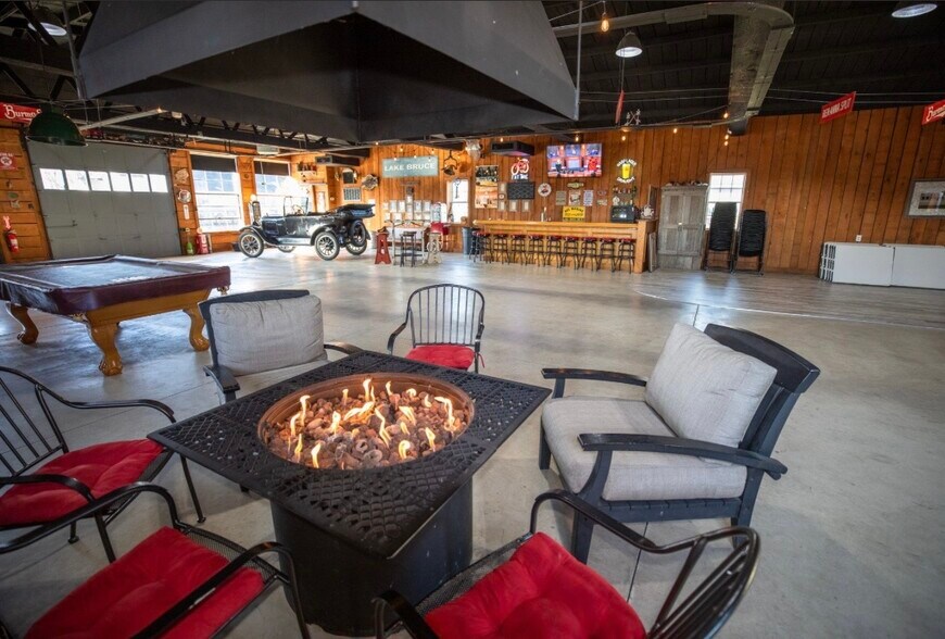 More Photos Of 991 N Main St, Kewanna General Retail For Sale