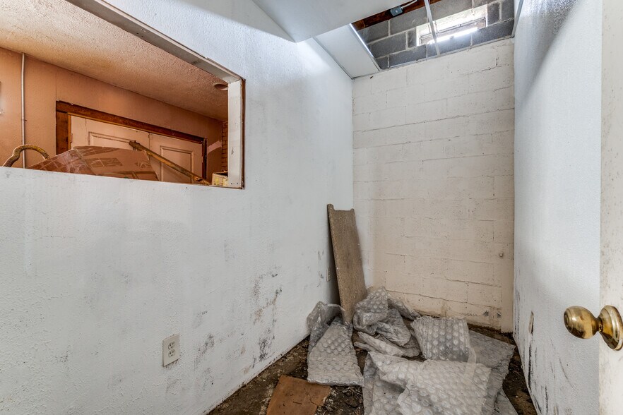 More Photos Of 1420 Martin Luther King Jr Blvd, Dallas Medical For Sale