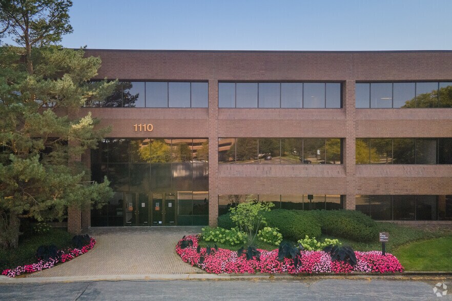 More Photos Of 1110 Lake Cook Rd, Buffalo Grove Office For Lease