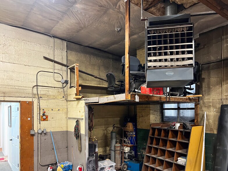 More Photos Of 435 N Main St, Helper Warehouse For Lease