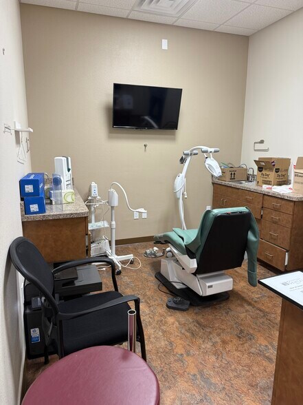 More Photos Of 1214 E Venice Ave, Venice Unknown For Lease