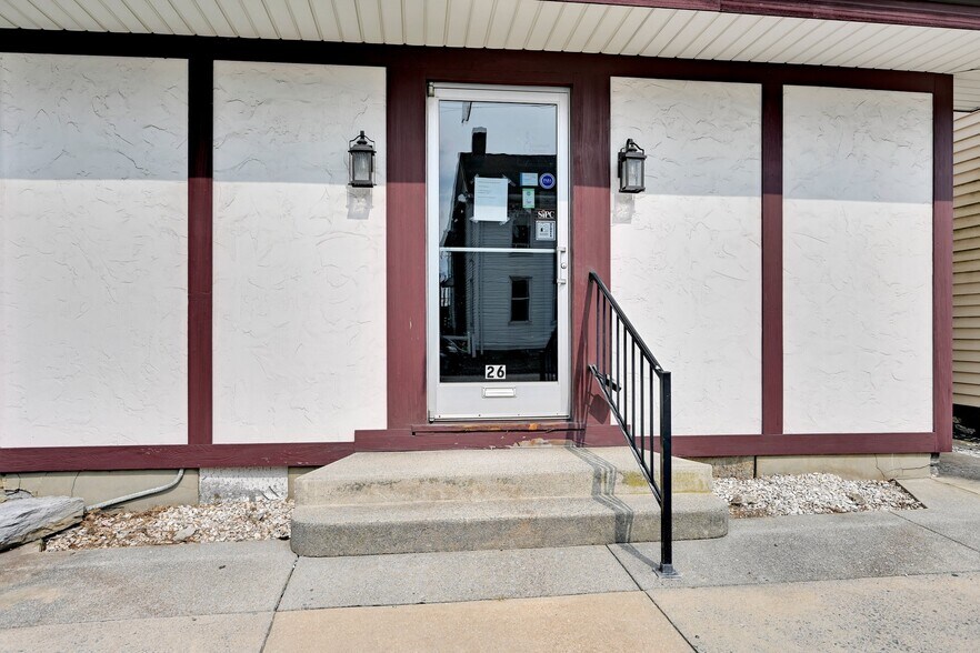 More Photos Of 26 N Railroad St, Palmyra Office For Sale