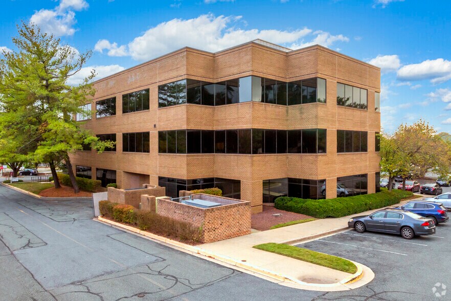 More Photos Of 818 W Diamond Ave, Gaithersburg Office For Lease