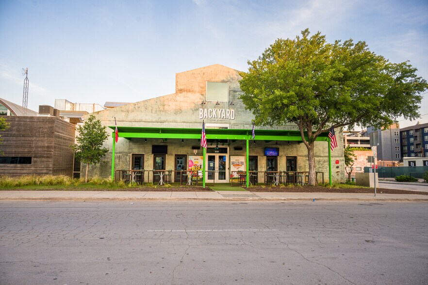 More Photos Of 1000 Foch St, Fort Worth General Retail For Sale