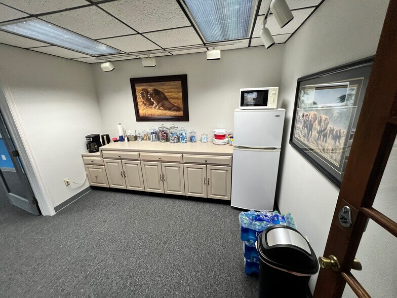 More Photos Of 1244 River View Dr, Cody Office For Lease