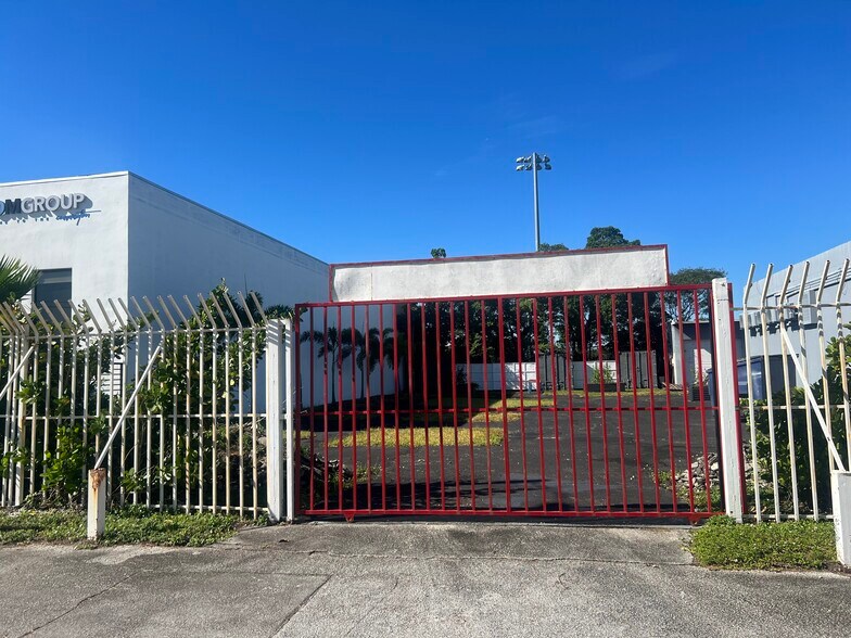 More Photos Of 6444 NE 4th Ave, Miami Warehouse For Sale