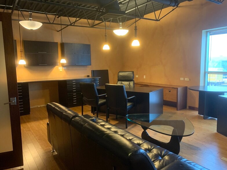 More Photos Of 15426 70th Ct, Orland Park Light Distribution For Sale