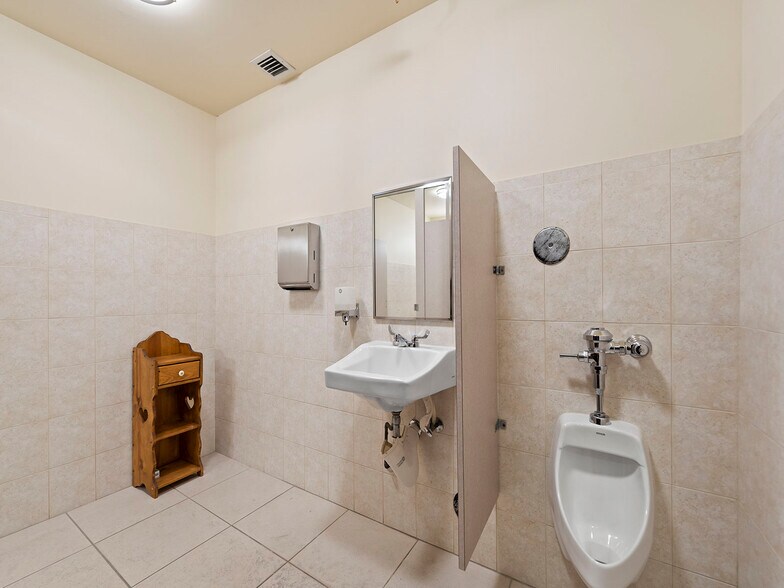 More Photos Of 11050 N Kendall Dr, Miami Loft Creative Space For Sale
