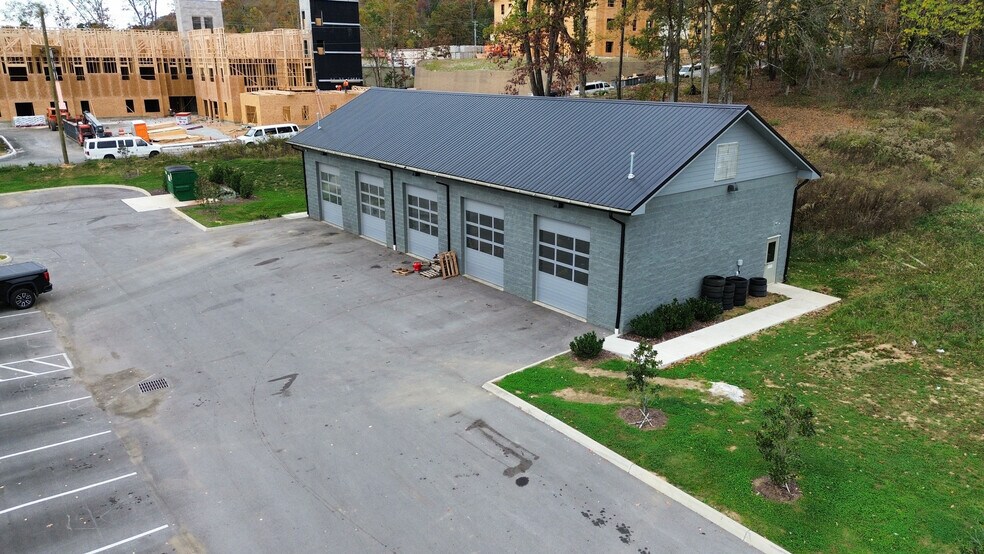 More Photos Of 1501 Callahan Dr, Knoxville Auto Repair For Sale