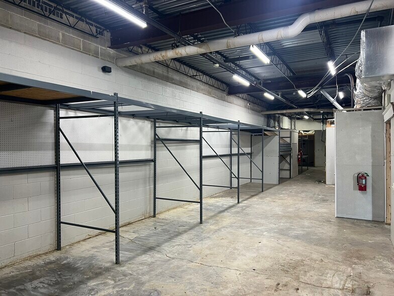 More Photos Of 100 N 8th St, Rogers Storefront Retail Office For Lease