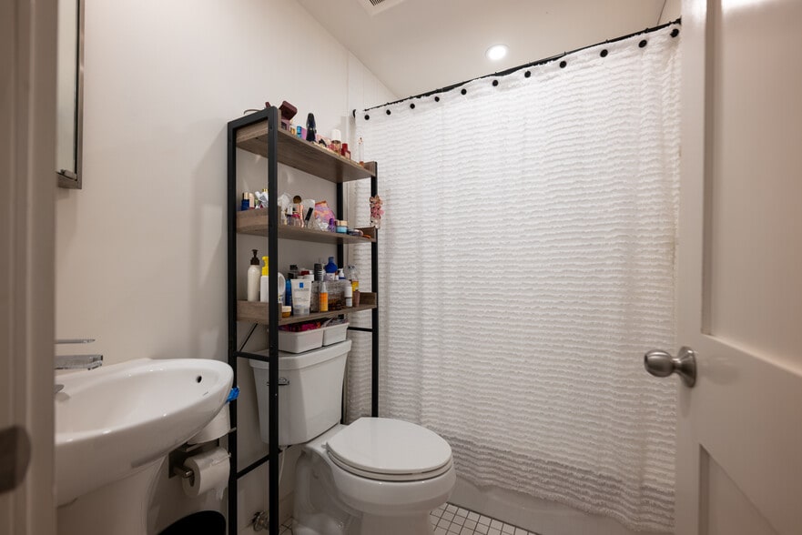 More Photos Of 1028 Truman Ave, Key West Storefront Retail Residential For Sale