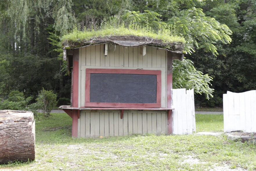 More Photos Of 16716 Rosman Hwy, Lake Toxaway Storefront Retail Residential For Lease