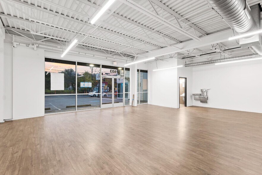 More Photos Of 603 W Oltorf St, Austin Freestanding For Lease