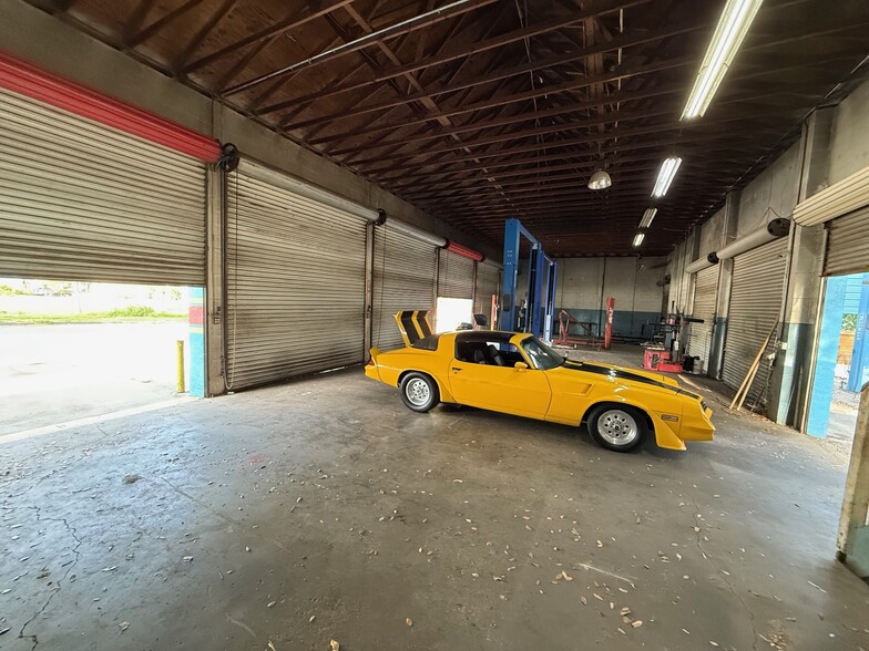 More Photos Of 2156 W King St, Cocoa Service For Lease