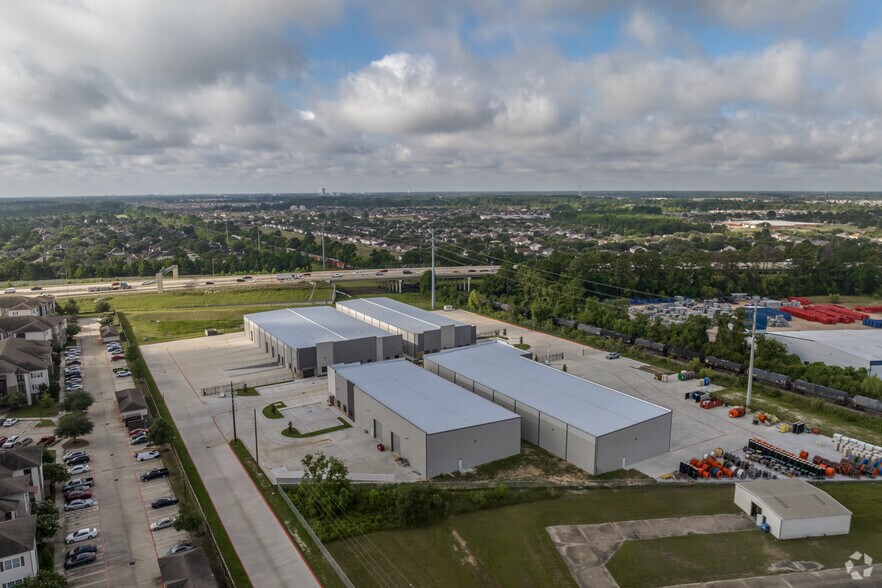 More Photos Of 11307 Boudreaux Rd, Tomball Warehouse For Lease