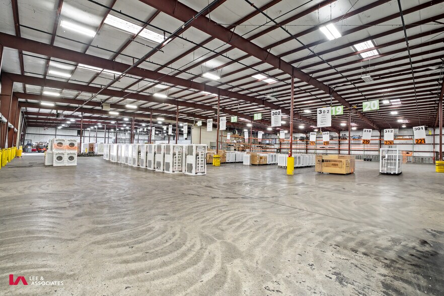 More Photos Of 309 Cash Memorial Blvd, Forest Park Distribution For Lease