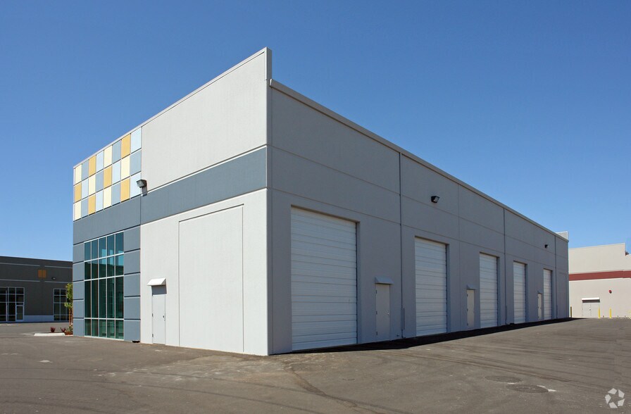 More Photos Of 4015 N Freeway Blvd, Sacramento Flex For Lease