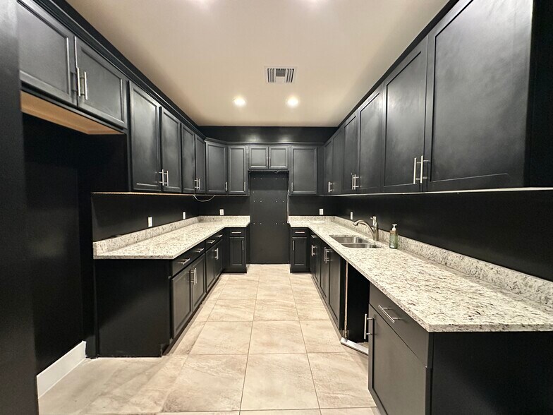 More Photos Of 2922 N State Road 7, Margate Unknown For Lease