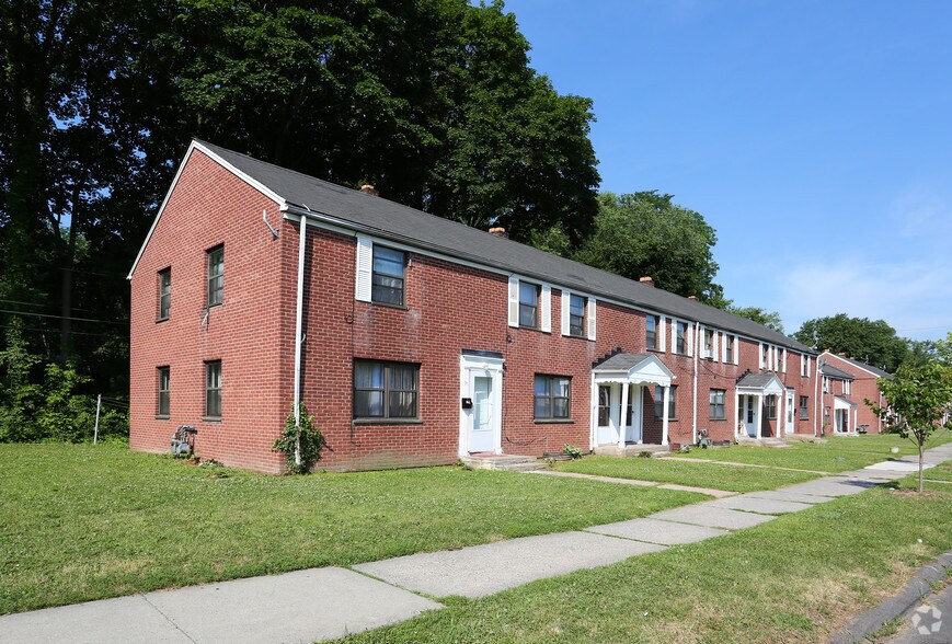 More Photos Of 35 Woodland Dr, Hartford Apartments For Sale