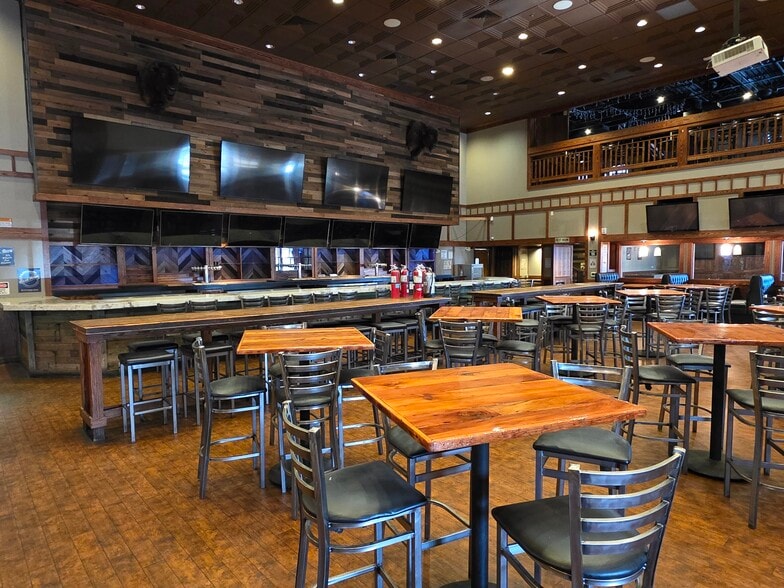 More Photos Of 7625 N La Cholla Blvd, Tucson Restaurant For Lease