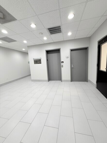 More Photos Of 5402 W Laurel St, Tampa Loft Creative Space For Sale