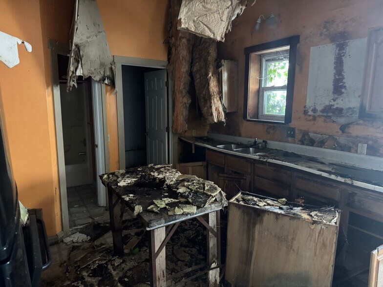 More Photos Of 111 N Walnut St, North Manchester General Retail For Sale