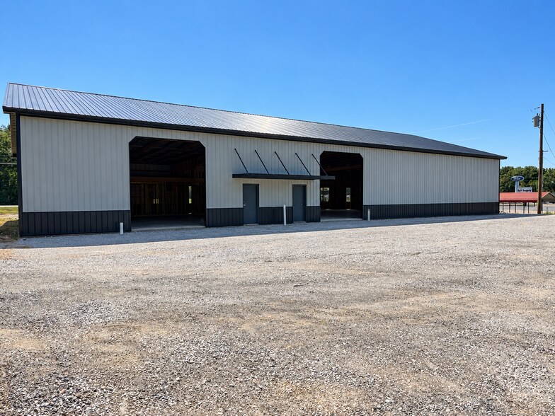 More Photos Of 3651 Eastend Dr, Humboldt Flex For Lease
