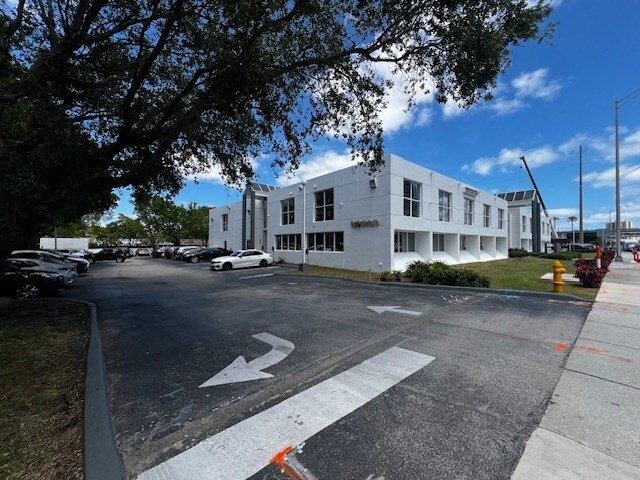 More Photos Of 2627 NE 203rd St, Aventura Office For Lease