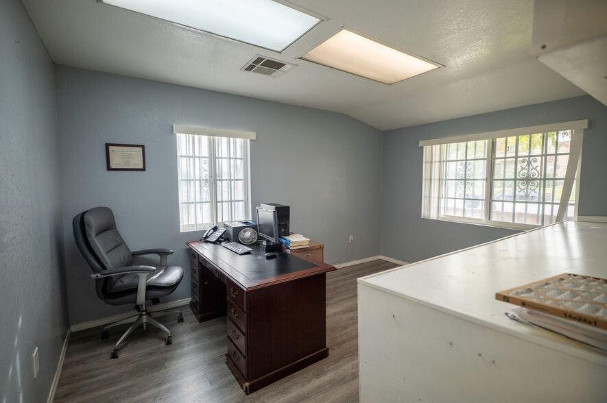 More Photos Of 2023 S Bon View Ave, Ontario Contractor Storage Yard For Sale