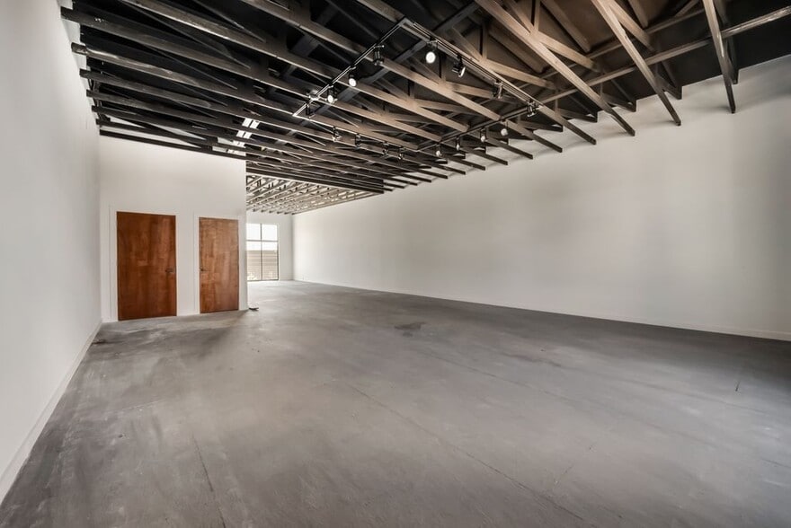More Photos Of 4763 Algiers St, Dallas Loft Creative Space For Sale