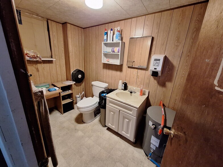 More Photos Of 200 Grand Ave, Clarion Warehouse For Lease