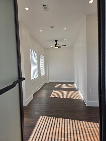 More Photos Of 981 Martin Luther King Jr Dr, Atlanta Office Residential For Lease