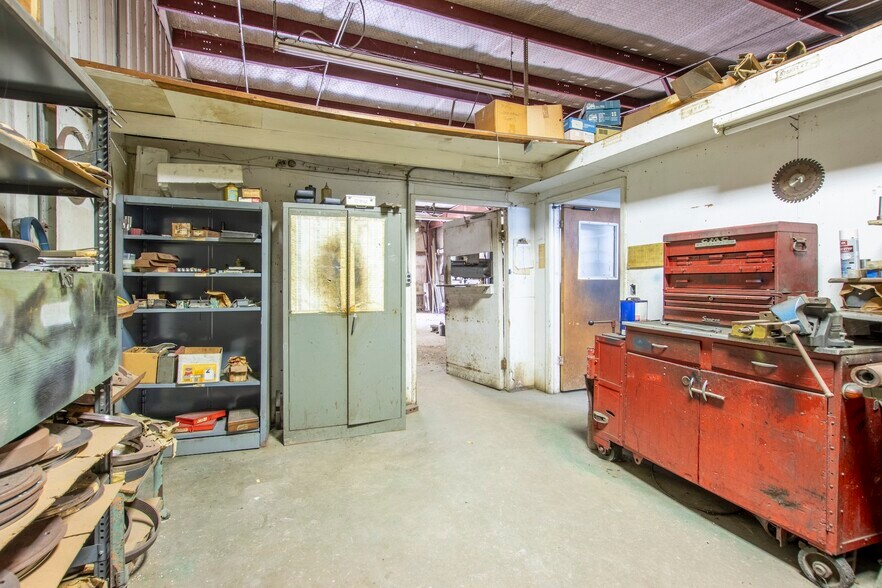 More Photos Of 2060 Highway 90 W, Sealy Manufacturing For Sale