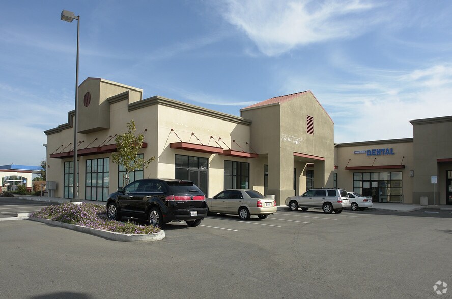 Primary Photo Of 1321-1349 Historical Plaza Way, Manteca General Retail For Lease