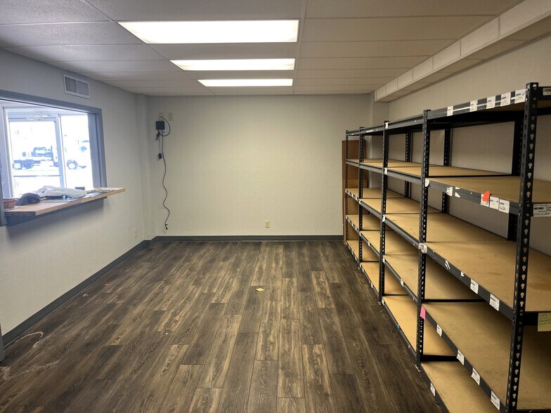 More Photos Of 8175 E 46th St, Tulsa Manufacturing For Lease