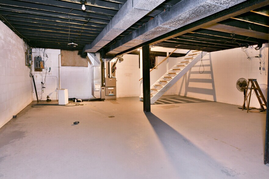 More Photos Of 696 Valley View Dr, Brookfield Office For Sale