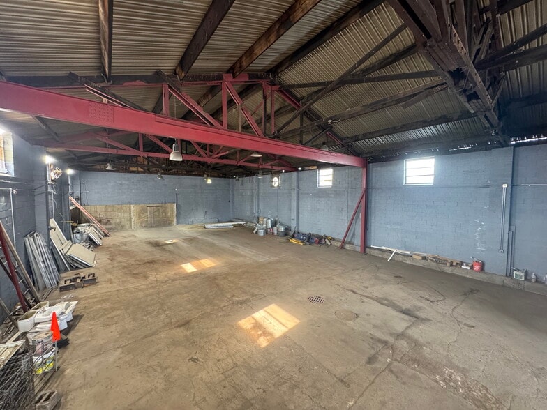 Primary Photo Of 349 Union Ave, Westbury Warehouse For Lease