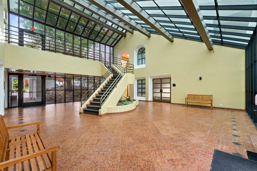 More Photos Of 299 W Hillcrest Dr, Thousand Oaks Loft Creative Space For Lease