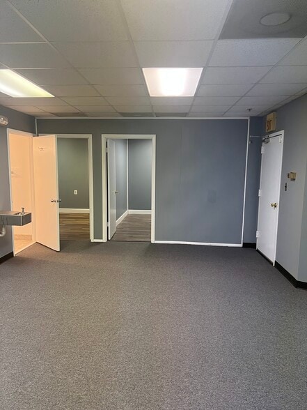 More Photos Of 10001 Lewis Dr, Damascus Warehouse For Sale