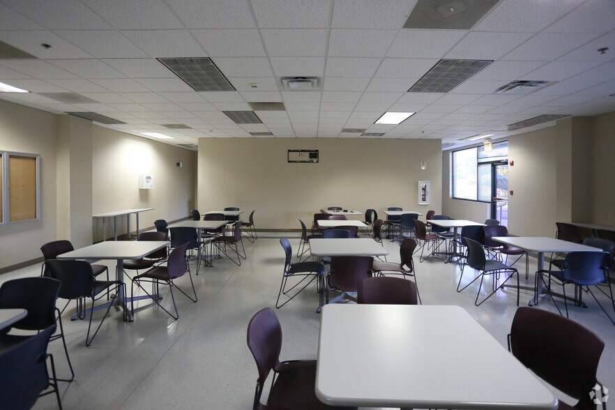 More Photos Of 2070 Little Hills Expy, Saint Charles Office For Sale