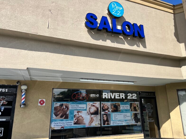 More Photos Of 5745-5759 Beney Rd, Jacksonville Unknown For Lease